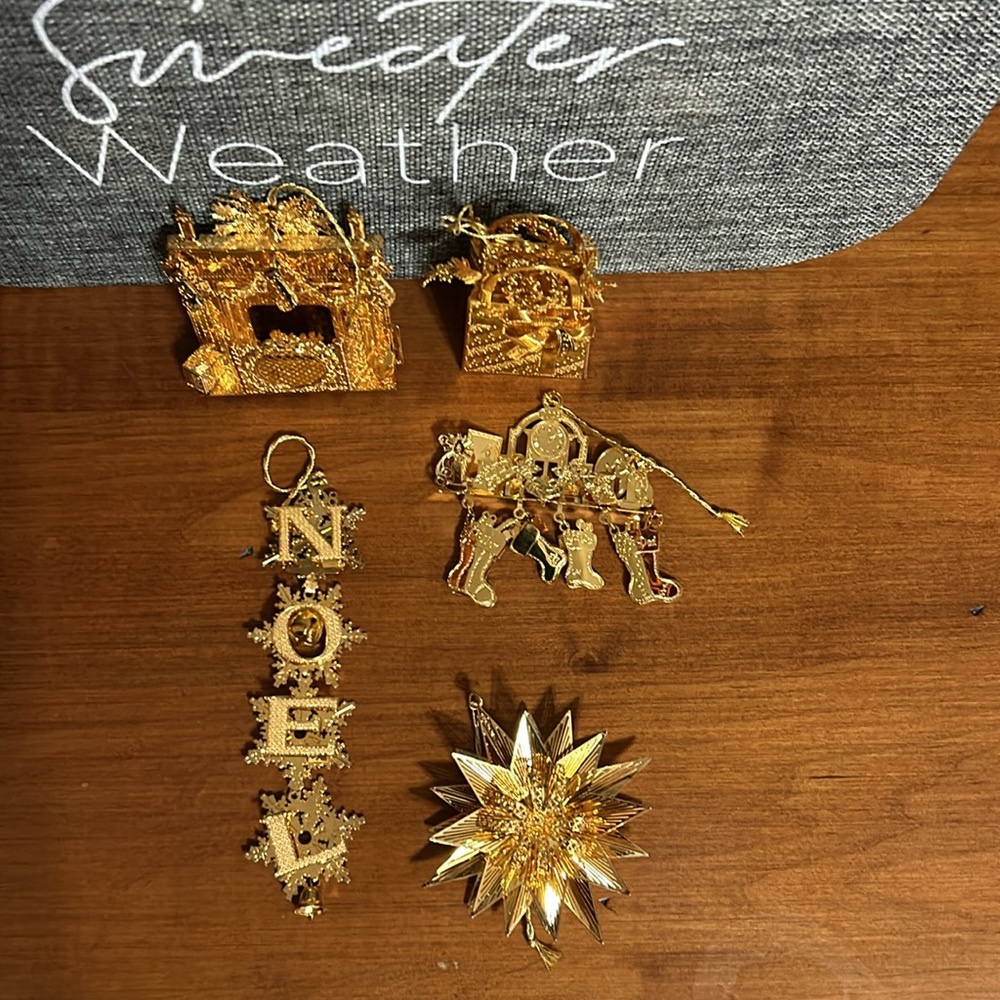 New Danbury Mint 23kt Gold Plated Christmas Holiday Hanging Ornaments. Set of 5.